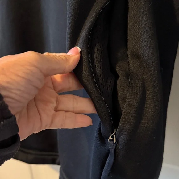 Under Armour Black Hoodie with Star Pattern Large - Picture 10 of 13